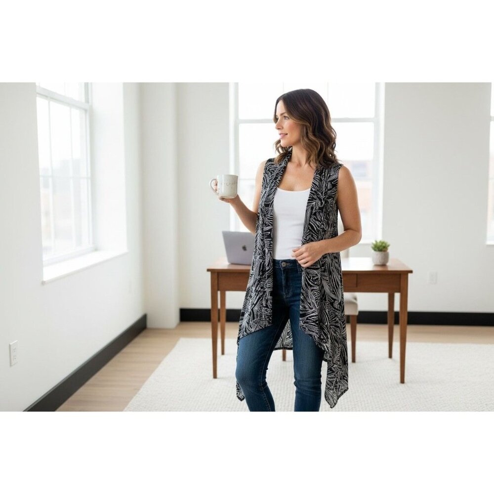 Black & White Open Front Drape Vest Women’s Size 0 Asymmetrical Hem